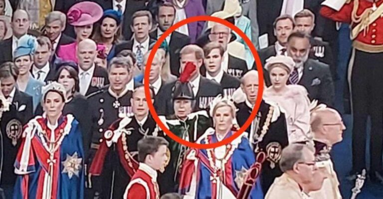 Στέψη Κάρολου: Σάλος με πρίγκιπα Χάρι, πώς τον «πέταξαν» πίσω και από τα εγγόνια της Καμίλα