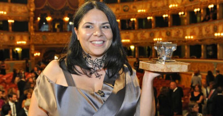 Ραγίζει καρδιές η γνωστή συγγραφέας: «Μου μένουν λίγοι μήνες ζωής – Είμαι πενήντα ετών, αλλά έζησα δέκα ζωές»