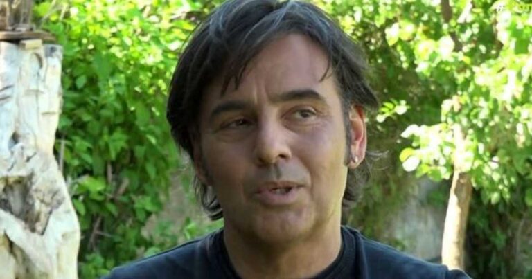 Γιώργος Λεμπέσης: «Δεν σκουπίζω, δεν σιδερώνω, είμαι άντρας παλαιάς κοπής. Κάνω αντρικές δουλειές στο σπίτι»