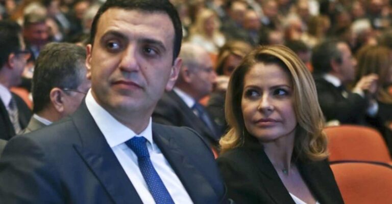Τζένη Μπαλατσινού και Βασίλης Κικίλιας «έπιασαν» τον Μάη αγκαλιά