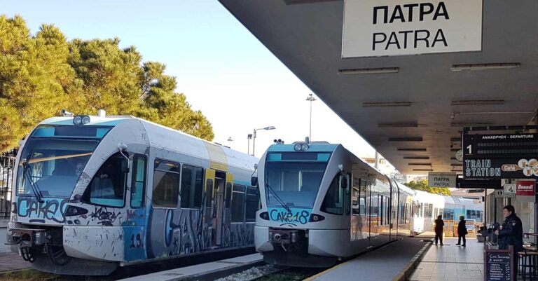 Προαστιακός: Νέο μπάχαλο στην Πάτρα – Ακινητοποιήθηκε λόγω βλάβης και οι πολίτες δεν μπορούσαν να αποβιβαστούν