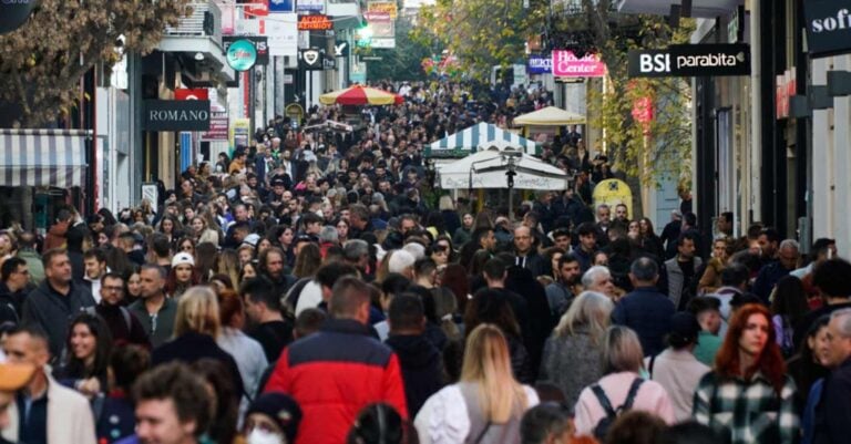 Έτσι περιγράφει η ΕΛΣΤΑΤ τον μέσο Έλληνα
