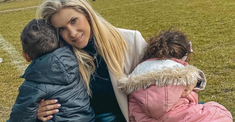 Δώρα Τσαμπάζη: «Η μητρότητα για μένα είναι η απόλυτη μοναξιά που μετέτρεψα σε δύναμη και αισιοδοξία»