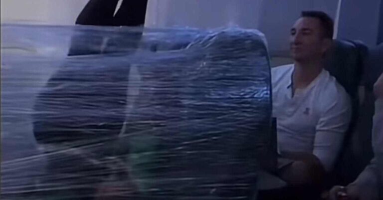Γυναίκα πλήρωσε για 3 θέσεις στο αεροπλάνο και έβαλε περιτύλιγμα