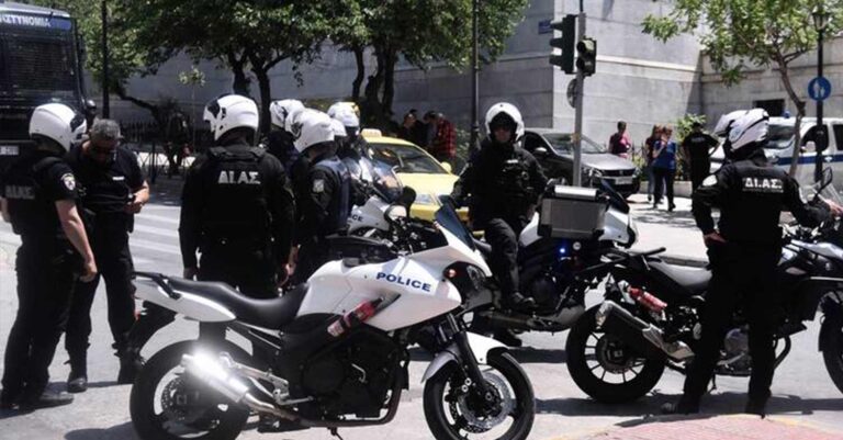 Τρόμος για μοντέλο στο κέντρο της Αθήνας – Αιγύπτιος τη δάγκωσε και της έκλεψε το κινητό