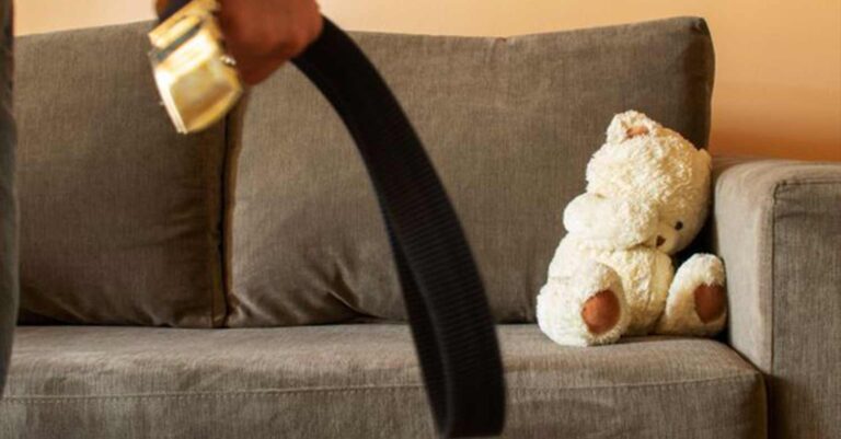 Η μητέρα μου ήταν απαίσια μητριά και βασάνιζε τις κόρες του άντρα της. Μόλις έπαθε καρκίνο την εγκατέλειψαν