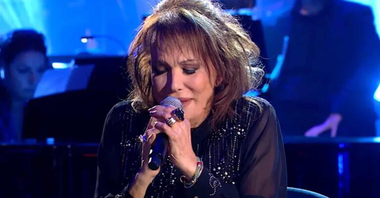 Δάκρυσαν στο «Σπίτι με το MEGA» – Η Μαίρη Χρονοπούλου τραγουδά Μίκη Θεοδωράκη