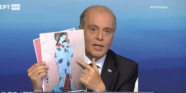 Σόου Βελόπουλου στο debate: «Είναι πρόστυχο» -Έδειχνε φωτογραφίες με την Παναγία ως γκέισα, από βιβλίο δημοτικού