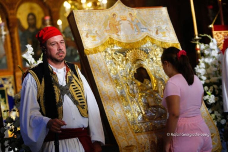 Στην Αθήνα σήμερα η Ιερά Εικόνα της Παναγίας «Άξιον Εστί» από το Άγιον Όρος – Στις 6 το απόγευμα η υποδοχή στον Καθεδρικό Ναό