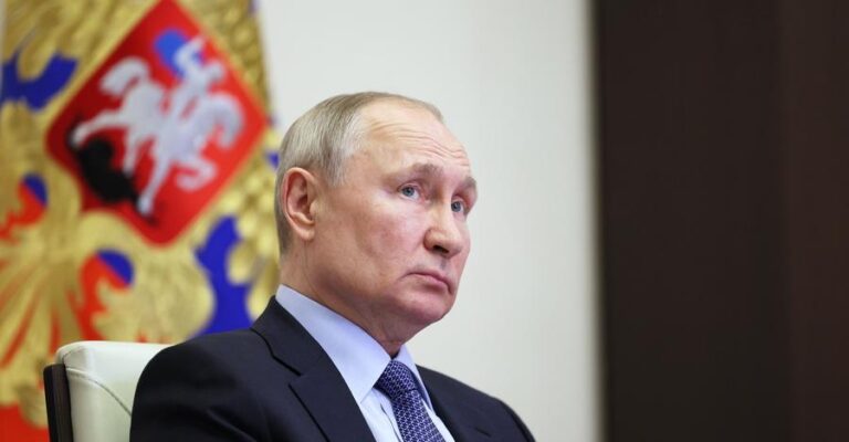 Τρελές πωλήσεις κάνουν στην Αφρική μπλουζάκια με τον Πούτιν