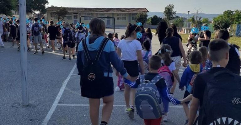 Εκτάκια ξεναγούν τα νηπιάκια/πρωτάκια του Σεπτεμβρίου σε μια πρωτοβουλία που αξίζει να βρει μιμητές σε όλη τη χώρα