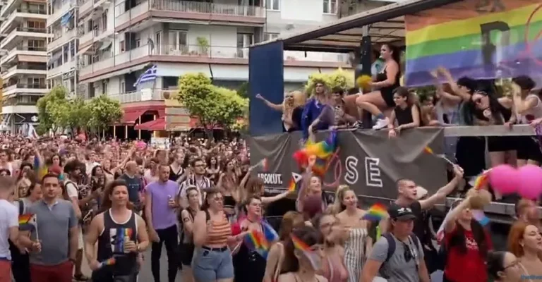 Ένταση στο Τhessaloniki Pride: Ανήλικοι πέταξαν πέτρες στην παρέλαση