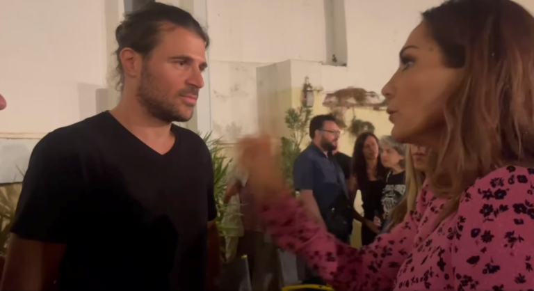 H Δέσποινα Βανδή έδωσε συγχαρητήρια στον Ιάσονα Αποστολόπουλο μετά την προβολή της ταινίας «Mediterraneo»