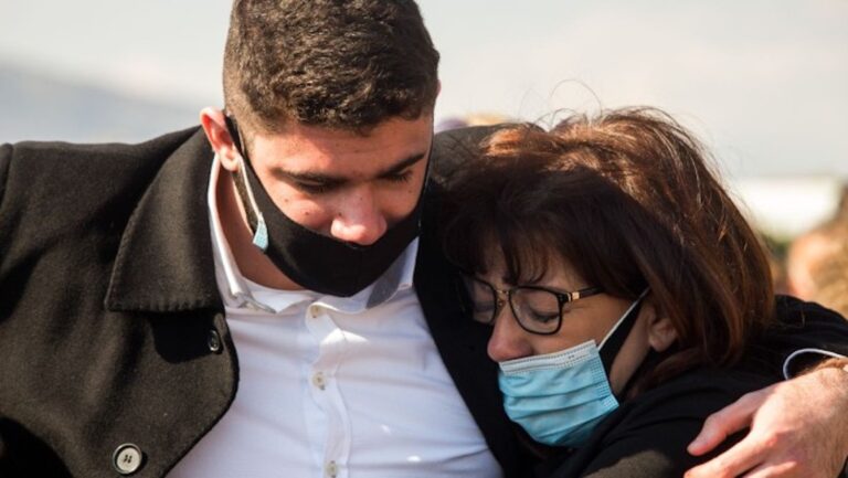 Δολοφονία Καραϊβάζ: «Δεν θα πάρουμε ούτε ένα ευρώ για τη δολοφονία»  –  «Σπάει» τη σιωπή ο γιος του