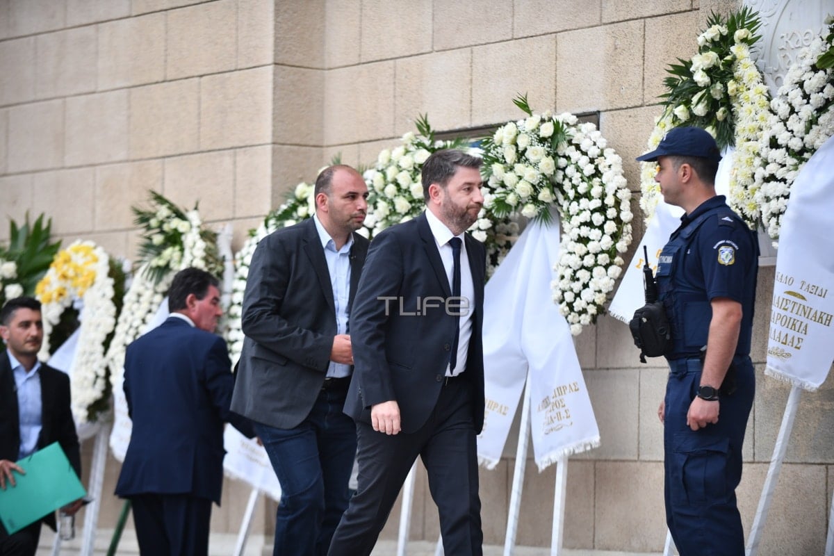 Θλίψη στην κηδεία του Γιάννη Μαρκόπουλου: Το τελευταίο αντίο στον μεγάλο μουσικοσυνθέτη 11 9 3