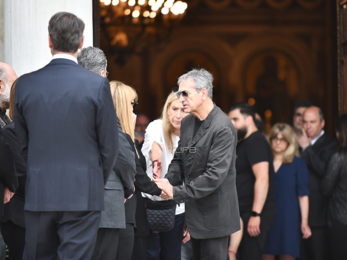 Θλίψη στην κηδεία του Γιάννη Μαρκόπουλου: Το τελευταίο αντίο στον μεγάλο μουσικοσυνθέτη 13 dalaras1