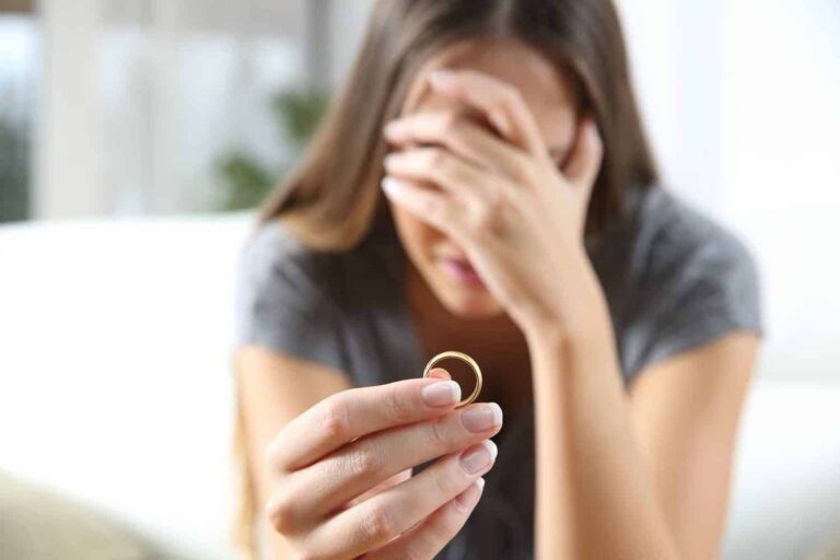 Δεν του δίνω διαζύγιο γιατί τον αγαπώ και δεν θέλω να παντρευτεί άλλη
