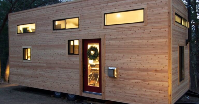 Έφτιαξαν μόνοι τους σπίτι 19 τετραγωνικών επειδή δεν είχαν χρήματα και το εσωτερικό του έχει όλες τις ανέσεις