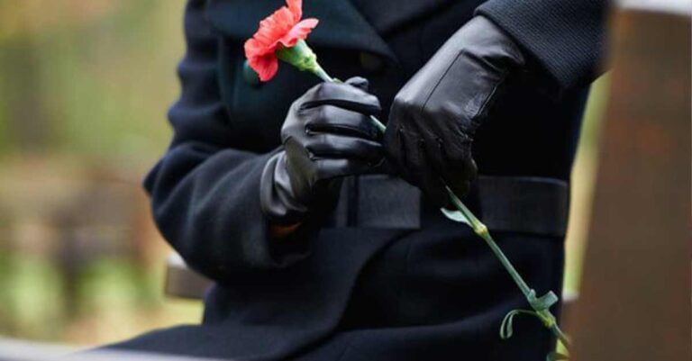 Έμεινα χήρα στα 36 μου με 4 παιδιά. Ένα δικό μου και 3 του συζύγου…