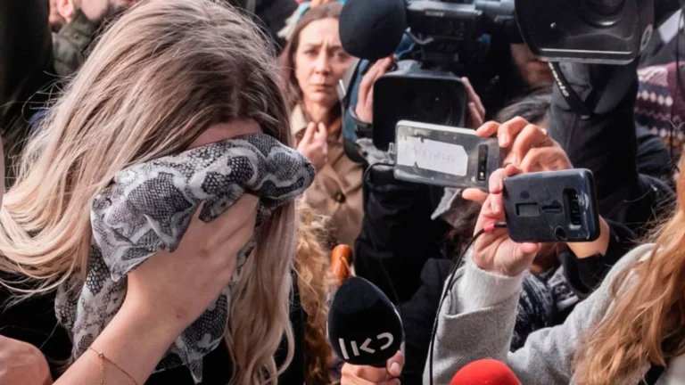 Φρίκη στη Γαλλία: Διεστραμμένος σύζυγος έβαλε 83 άντρες να βιάσουν τη γυναίκα του και τους βιντεοσκοπούσε