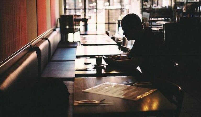 Η εξώγαμη κόρη μου, με βρήκε στο fb μετά από χρόνια. Κανονίσαμε να συναντηθούμε αλλά δεν εμφανίστηκε ποτέ