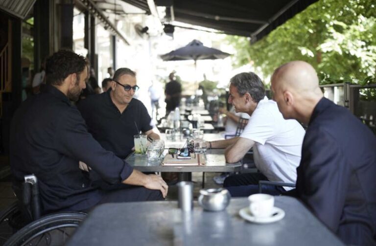 Μητσοτάκης: Πρωινός καφέ με Ρέμο – Τσαπατάκη στη Θεσσαλονίκη