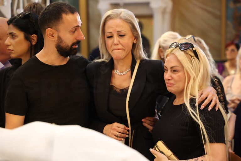 Κηδεία Γιάννη Φλωρινιώτη: Η τραγική ειρωνεία με τις ανθοστήλες που ήταν για την κόρη του