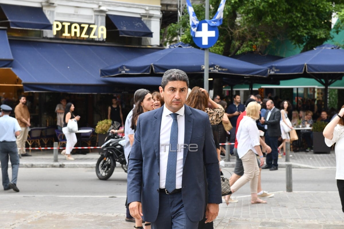 Θλίψη στην κηδεία του Γιάννη Μαρκόπουλου: Το τελευταίο αντίο στον μεγάλο μουσικοσυνθέτη 18 kideia33