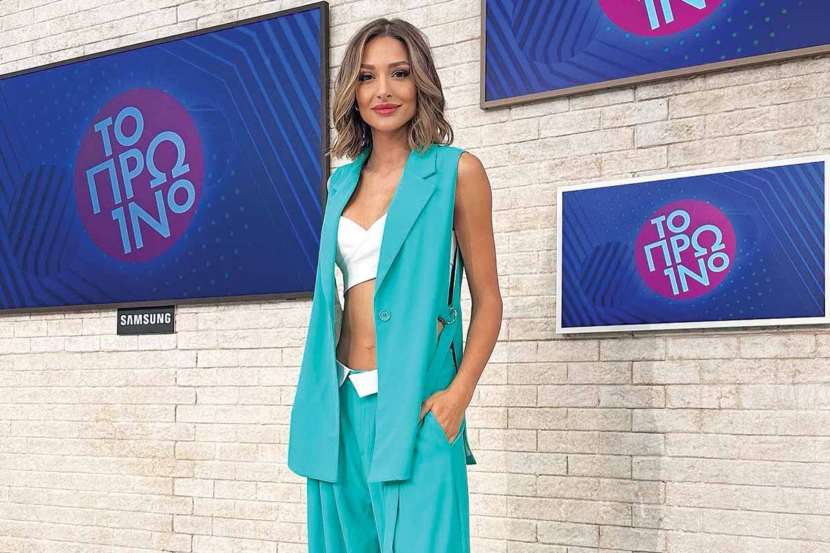 Τέσσερις κούκλες στα πόδια του Γιώργου Λιάγκα naysika liagkas