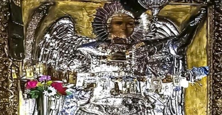 «Πάνω από το κρεβάτι μας αγκάλιαζε ο Άγγελος τεράστιος, με τα λευκά φτερά του»