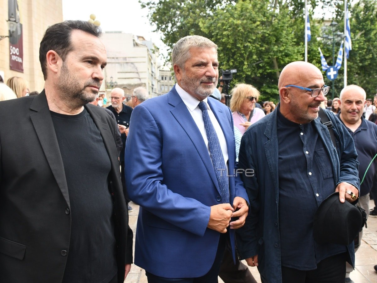 Θλίψη στην κηδεία του Γιάννη Μαρκόπουλου: Το τελευταίο αντίο στον μεγάλο μουσικοσυνθέτη 4 patoulis8