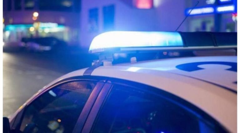 Μαχαίρωσαν 17χρονο στο Ελληνικό για να τον ληστέψουν