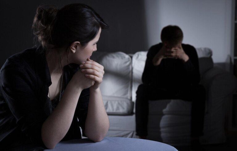 Πήγα με άλλη γιατί δεν άντεχα να μιλάω άλλο για πάνες και μύξες. Εσύ φταις που σε απάτησα!