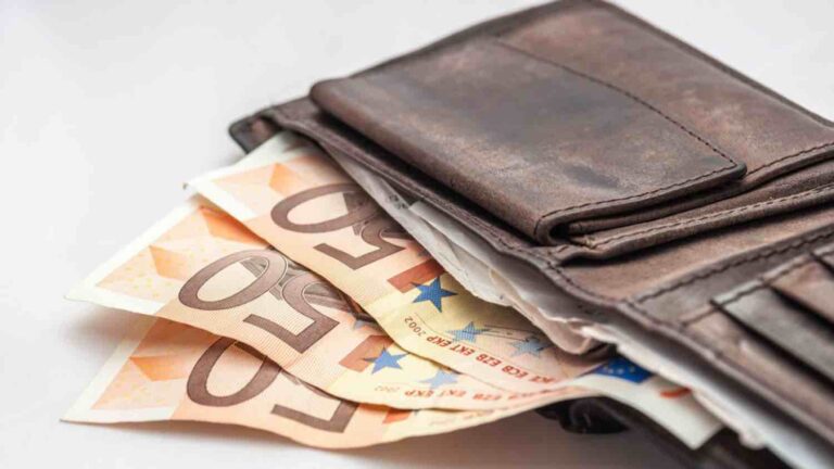 Πώς θα καταλάβετε αν τα οικονομικά σας είναι καλά στα 20, 30 και 40. Τέσσερις απλοί τρόποι