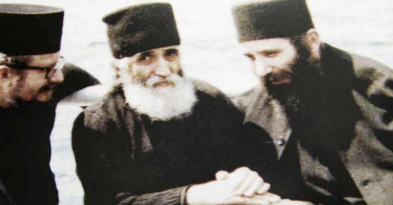 Άγιος Γέροντας Παΐσιος: «Όπου σταυρός επιφοιτά, του είπε, ουκ ισχύει κακία του σατανά»