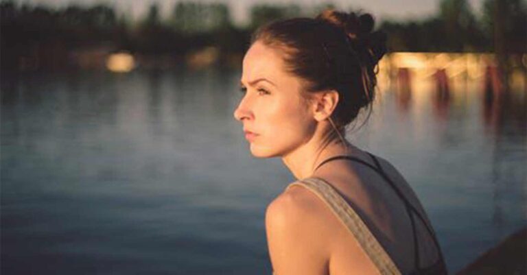 Η μάνα μου έκανε εξωσυζυγική σχέση και έφυγε από το σπίτι. Δεν μας μιλάει πια και μας κατηγορεί