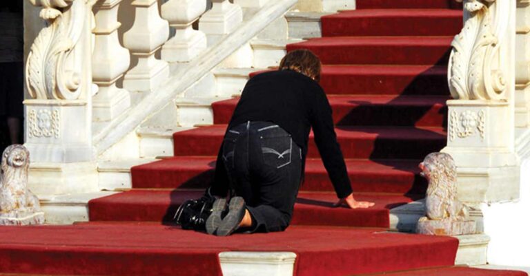 «Δεν θα αφήσει Ο Θεός» έλεγε ο γυναικολόγος στη μητέρα μου. Μέχρι 2 ετών δεν μιλούσα ώσπου κοινώνησα στην Τήνο