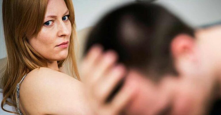 Απάτησα τη γυναίκα μου και ενώ με συγχώρεσε, μου φέρεται σαν να μην έχω καμία αξία. Νιώθω μλκας…