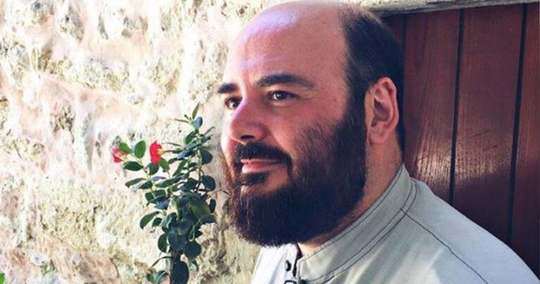 Κρητικός ιερέας: «Συγχαρητήρια στον γιο μου, δεν πέρασε Πουθενά! Μπράβο που “απέτυχε”»