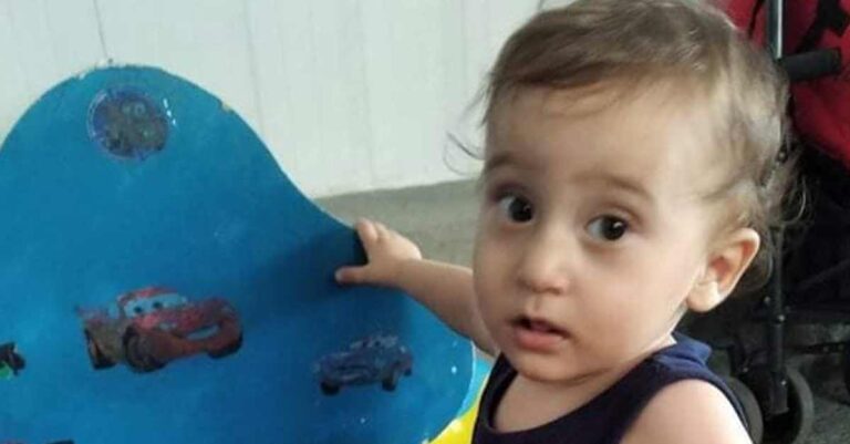 Ο 2χρονος Άγγελος παλεύει με έναν πολύ επιθετικό καρκίνο και χρειάζεται τη βοήθειά μας