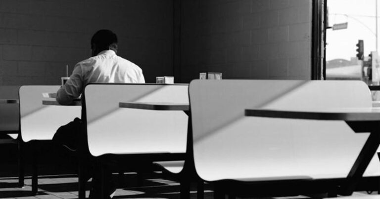 Έχασα τη γυναίκα μου και πρόσφατα έμαθα ότι ένα από τα παιδιά μας είναι του…κουμπάρου μας