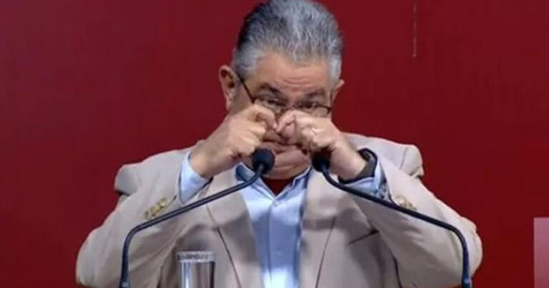 Viral ο Κουτσούμπας «τρολάροντας» Κωνσταντοπούλου με μία… καρδούλα