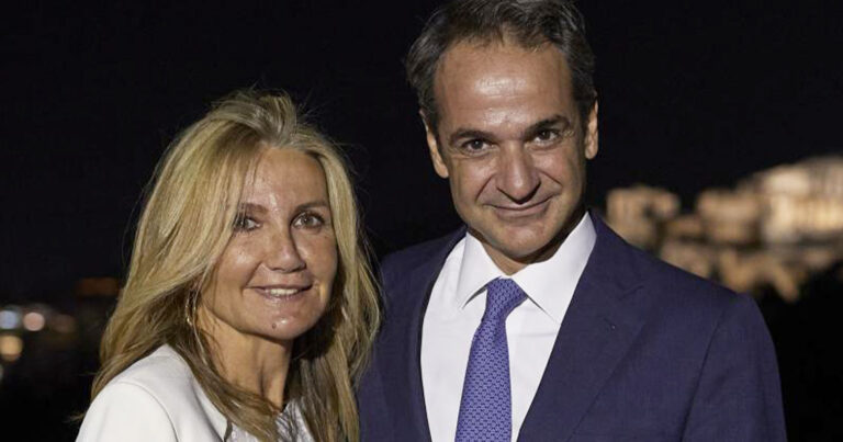 Νυχτερινή βόλτα στο κέντρο της Αθήνας για τον Κυριάκο Μητσοτάκη λίγο πριν τις κάλπες – Δείπνησε με τη Μαρέβα σε γνωστό εστιατόριο στο Κολωνάκι