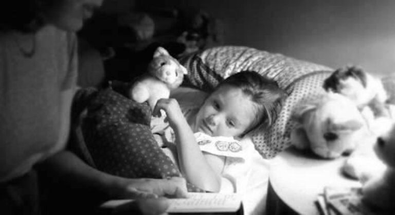 Βάζω τα παιδιά μου για ύπνο στις 19.30 το απόγευμα και έχω λόγο που είμαι αυστηρή με αυτό