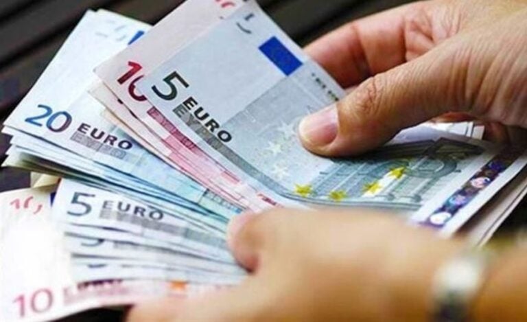 Συνταξιούχοι: Τι ισχύει για επαναφορά δώρων. Οι κερδισμένοι και οι χαμένοι από αυξήσεις συντάξεων