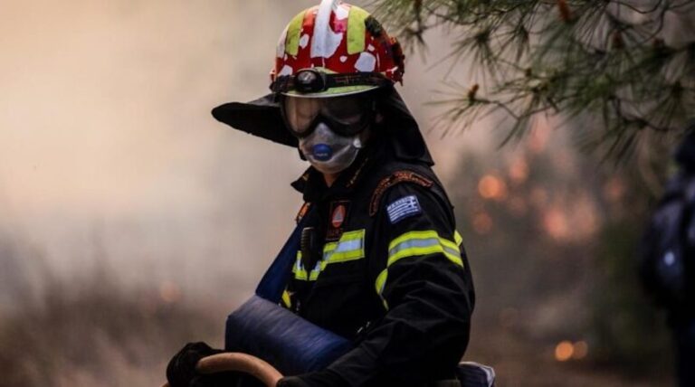 Θεσσαλονίκη: 55χρονος πυροσβέστης πέθανε την ώρα που έσβηνε φωτιά