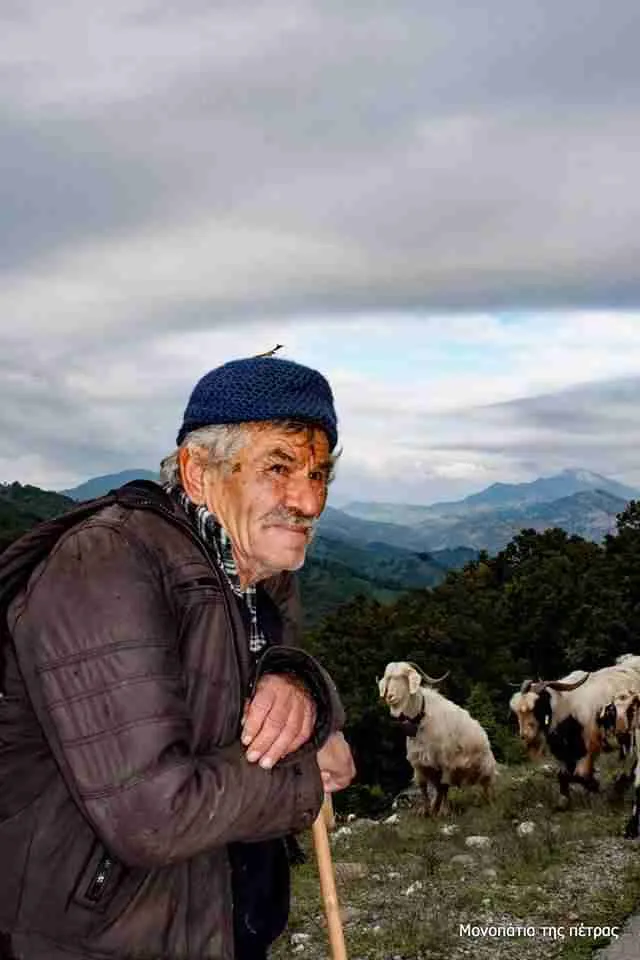 33 συγκινητικές φωτογραφίες ανθρώπων που έμειναν πίσω στο χωριό