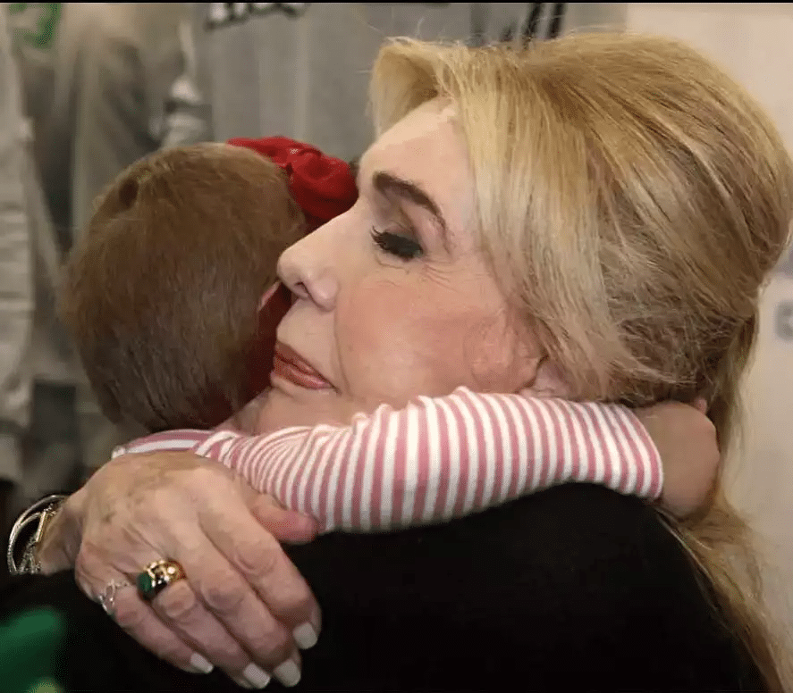 Η Ζωζώ Σαπουντζάκη αποχαιρέτισε τη Μαριάννα Βαρδινογιάννη