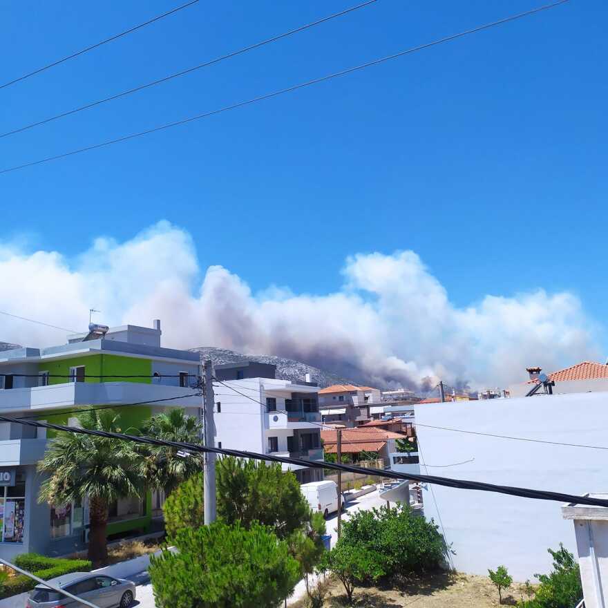 Φωτιά στον Νέο Κουβαρά: Καίγονται σπίτια στην Ανάβυσσο 17 356194578_10226938420185008_2309850393466107147_n