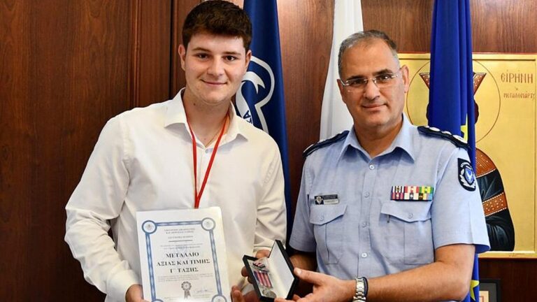Μετάλλιο Αξίας και Τιμής στον 17χρονο Ανέστη – έσωσε 2χρονο παιδί από πνιγμό